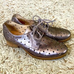 Unique Børn metallic mauve polka dot shoes